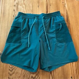 Lululemon Water Repellent 8” Hiking Short in Green Jasper
